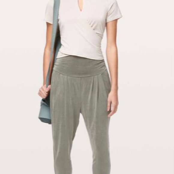 Lululemon Into Something Good Pant-Size 2 - Picture 2 of 16